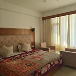 Santosh Cafe & Rooms