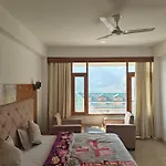 Santosh Cafe & Rooms