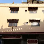 Oyo 30100 Lucky Guest House