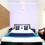 Oyo 10111 Hotel Roopa International