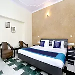 Oyo 10111 Hotel Roopa International
