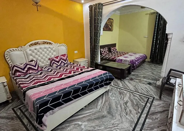 S4 Home Stay Hotel - Five Mint Walk From Golden Temple