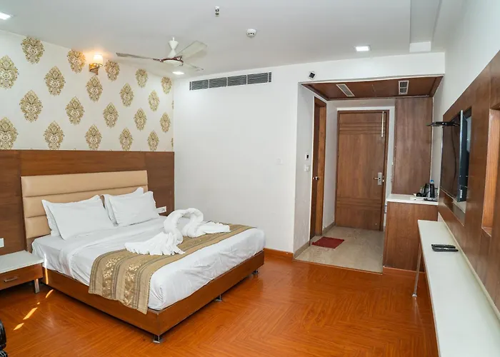 Hotel Grand Hridey- 20 Steps From Railway Station