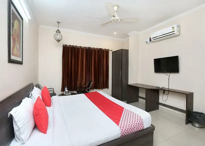 Oyo 7676 Golden Sunrise Inn