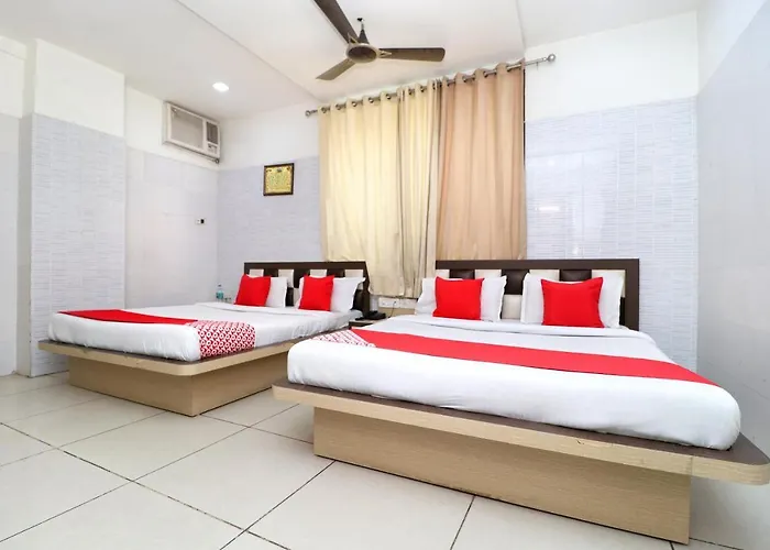 Oyo 23357 Raj Tirath Niwas