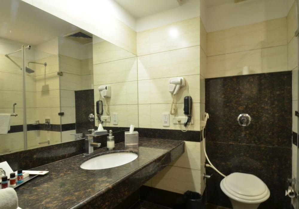 Hotel Hk Clarks Inn,