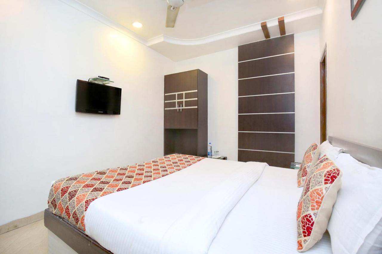 Oyo 14555 Kay Aar Regency Hotel 3*