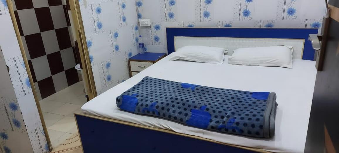 Mj Chawla Double Bed Attached Bathroom *