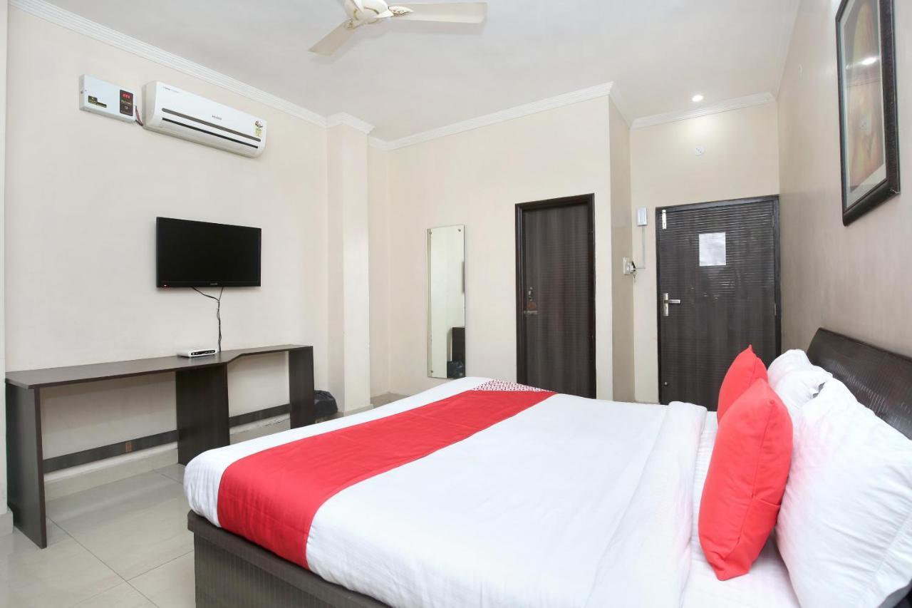 Oyo 7676 Golden Sunrise Hotel 3*