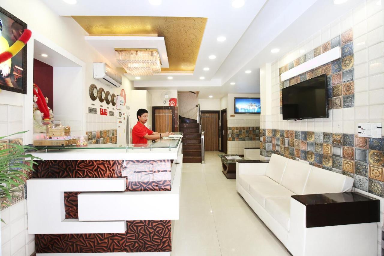 Oyo 8666 The Queen Hotel