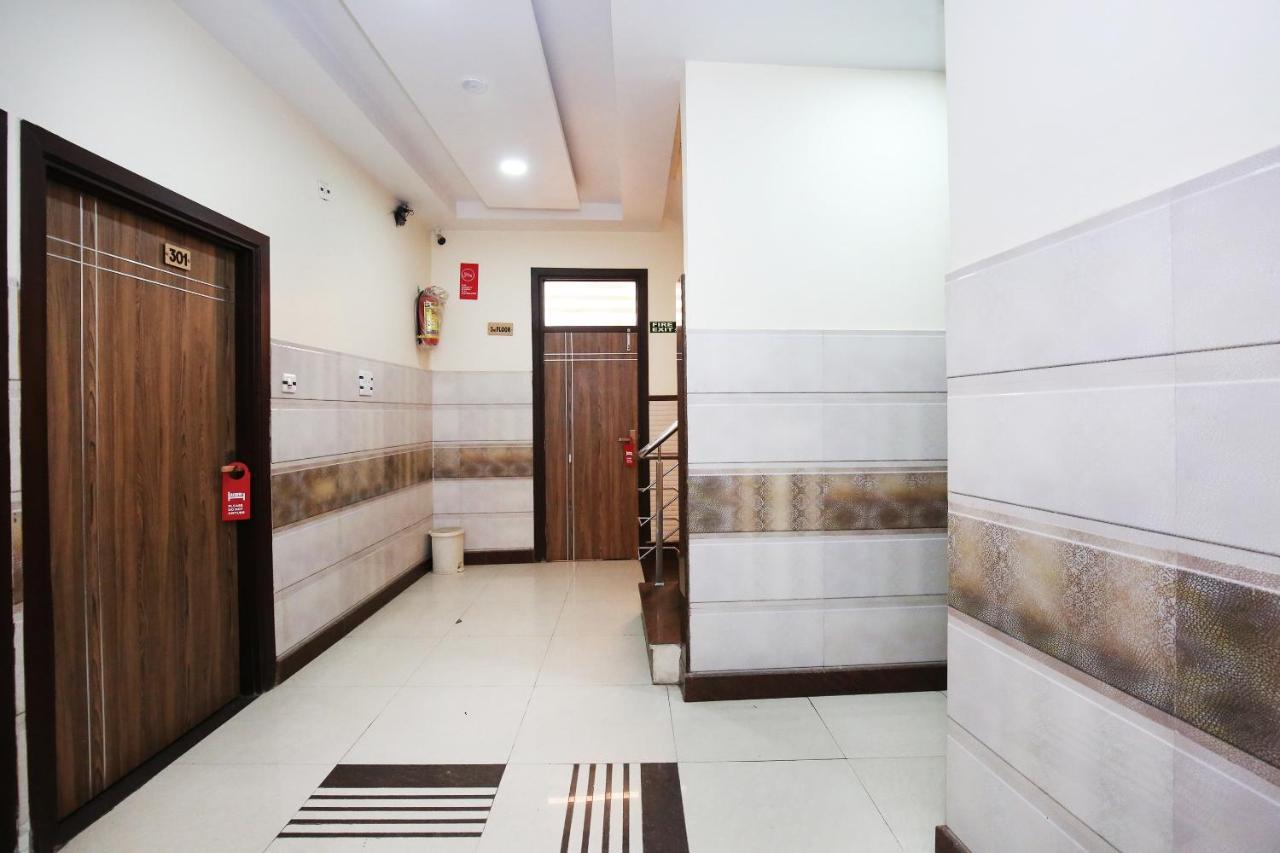 Hotel Oyo 8666 The Queen 3*