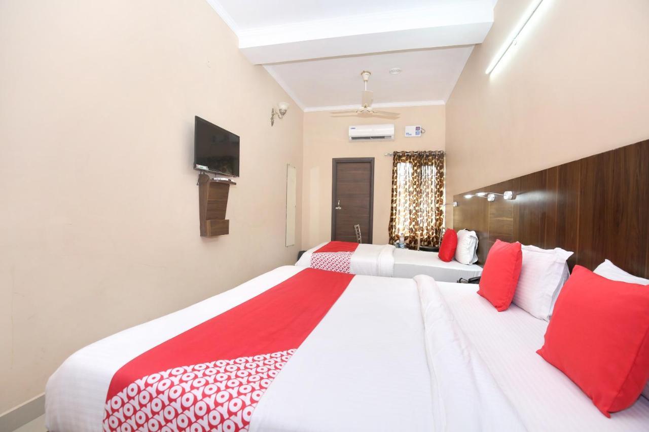 Oyo 7676 Golden Sunrise Hotel 3*