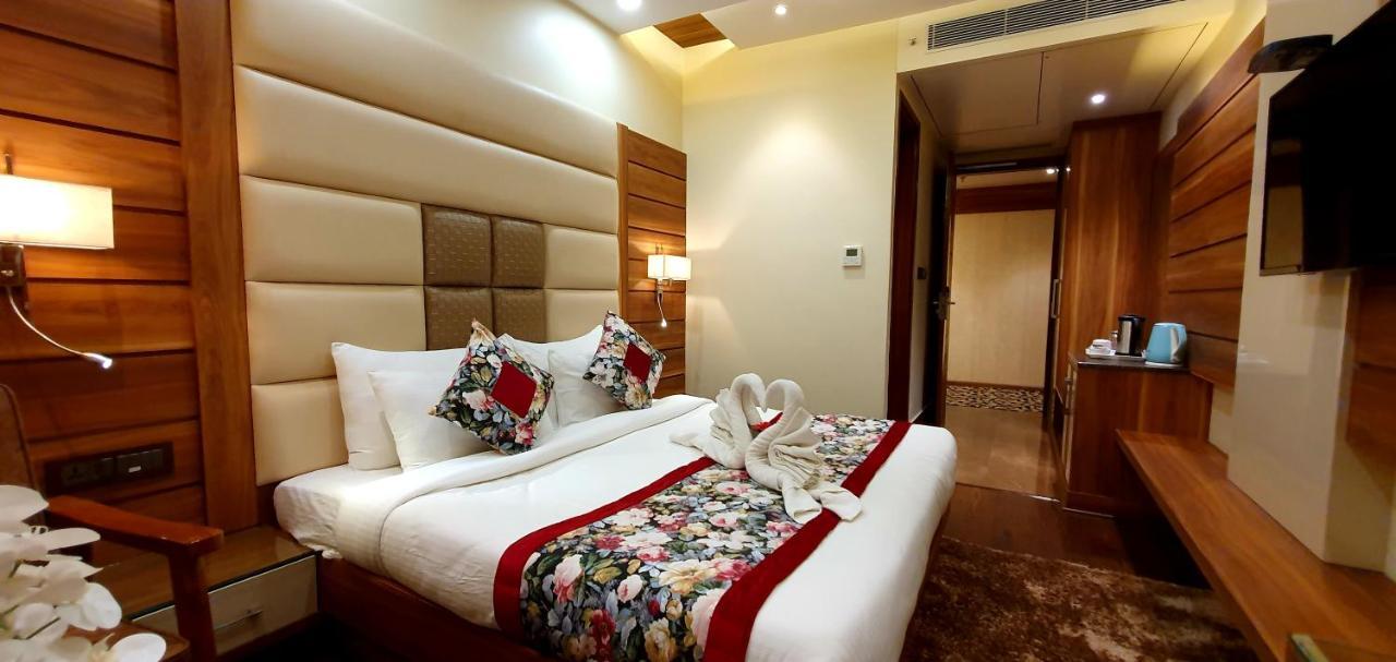 Makhan Residency Hotel