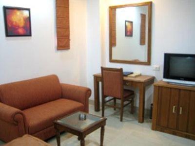 Fabhotel Aaykay Model Town Amritsar
