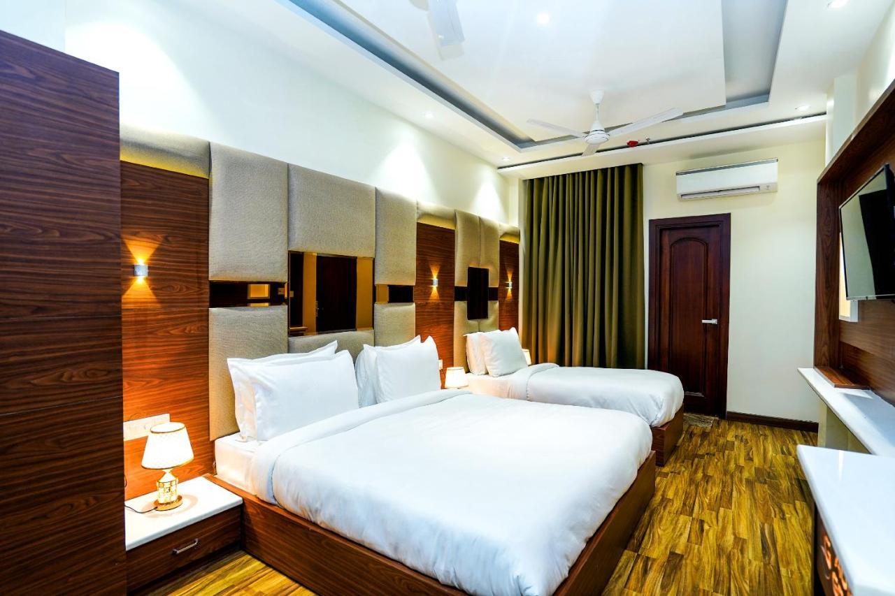 Aura Grand By Levelup Amritsar
