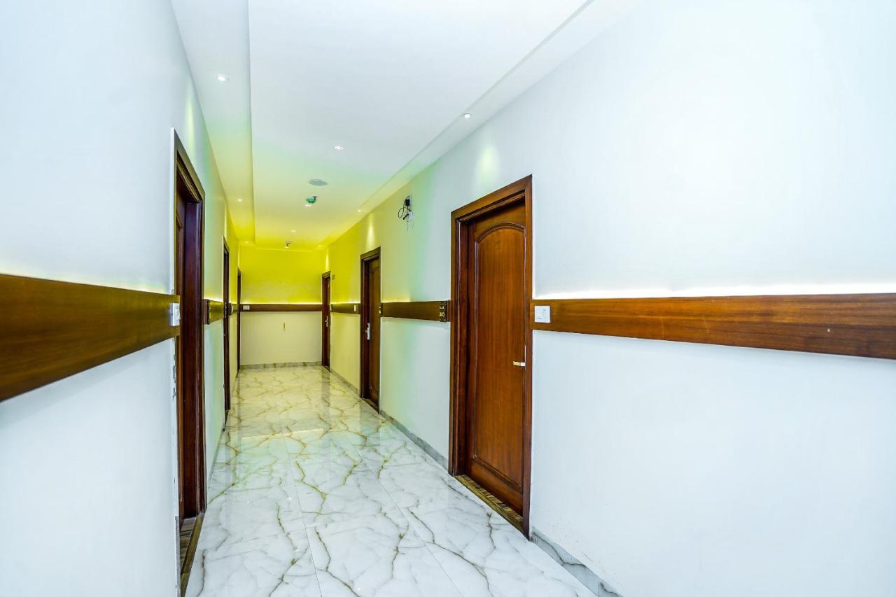 Aura Grand By Levelup Hotel