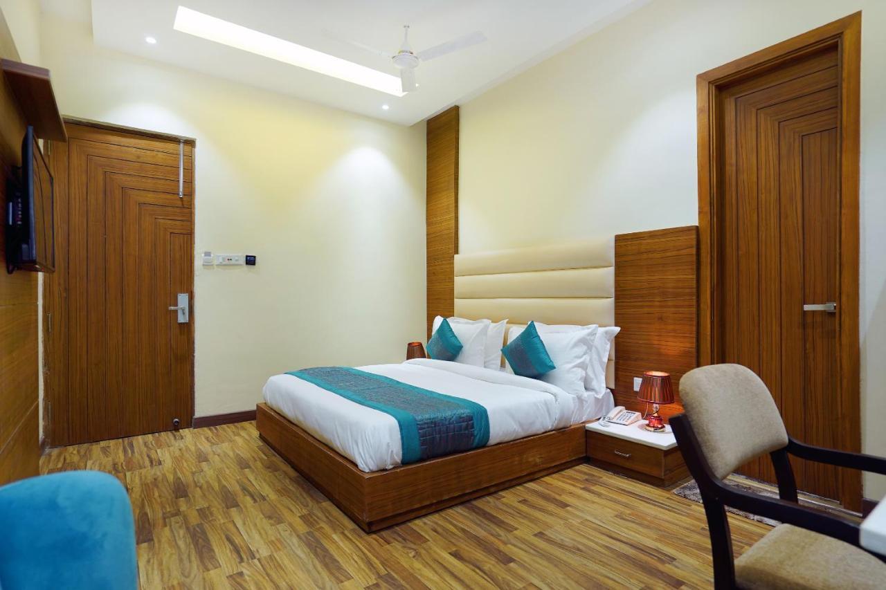 Hotel Aura Grand By Levelup 4*