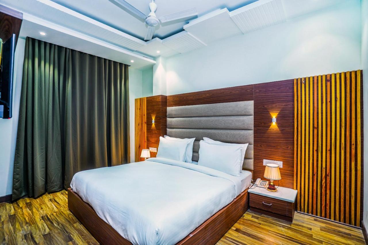 Aura Grand By Levelup Hotel Amritsar