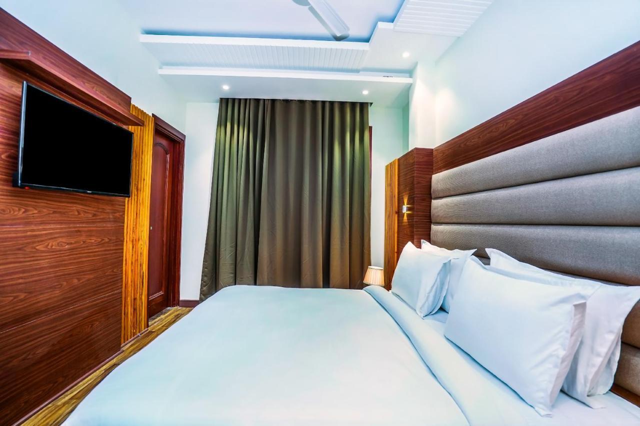 Aura Grand By Levelup Amritsar