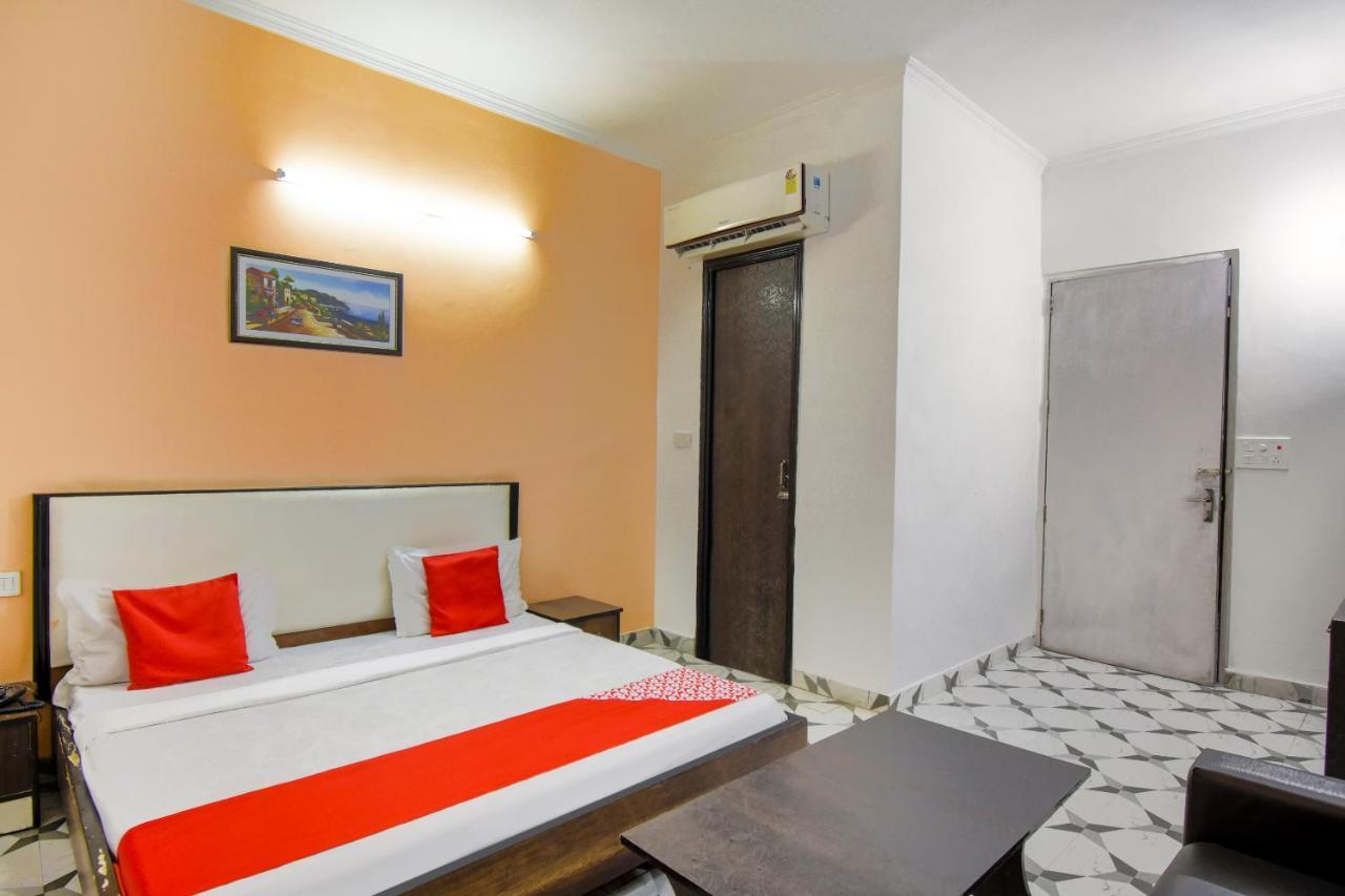 Hotel Oyo 46735 Royal Dreams