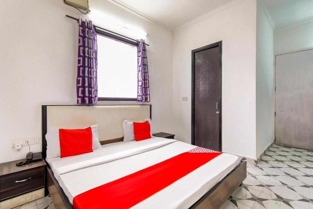 Hotel Oyo 46735 Royal Dreams 3*