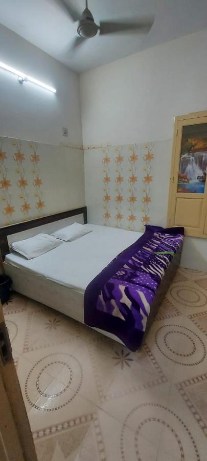 Mj Chawla Double Bed Attached Bathroom Homestay *