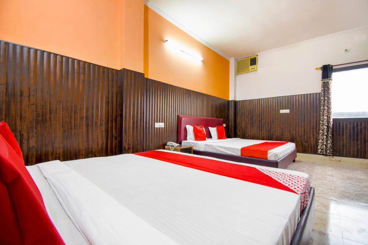 Hotel Oyo 46735 Royal Dreams