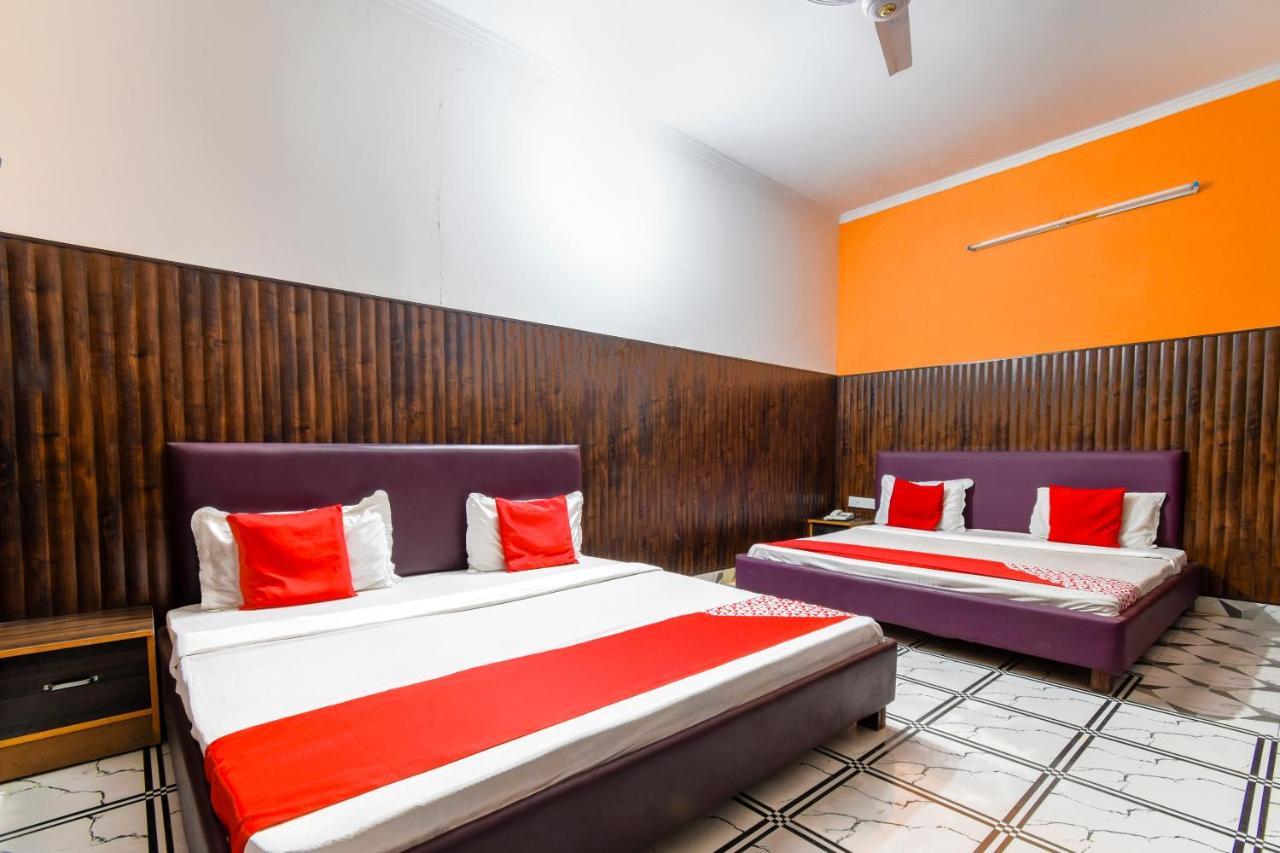 Hotel Oyo 46735 Royal Dreams