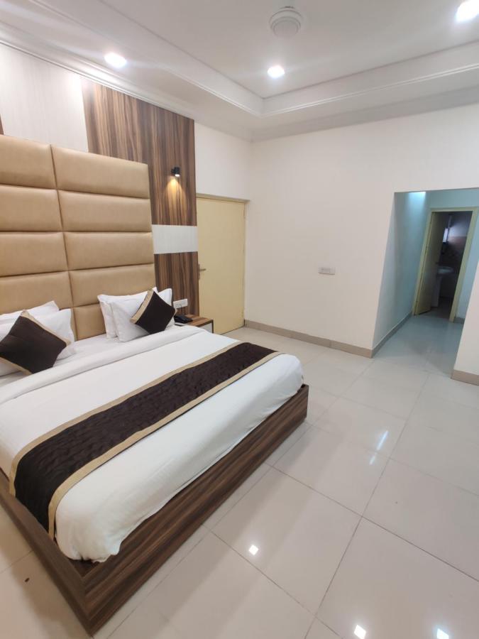 Raj Darbar - 10 Meter From Golden Temple Hotel 3*