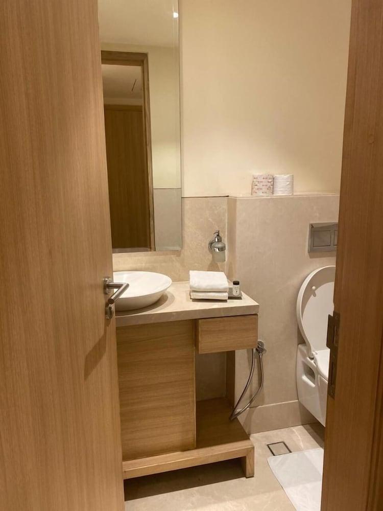 Golden Sarovar Portico Hotel 4*