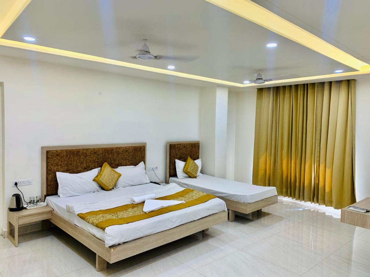 Hotel G R Residency Golden Temple Just 2 Mins Walking Distance From 2*