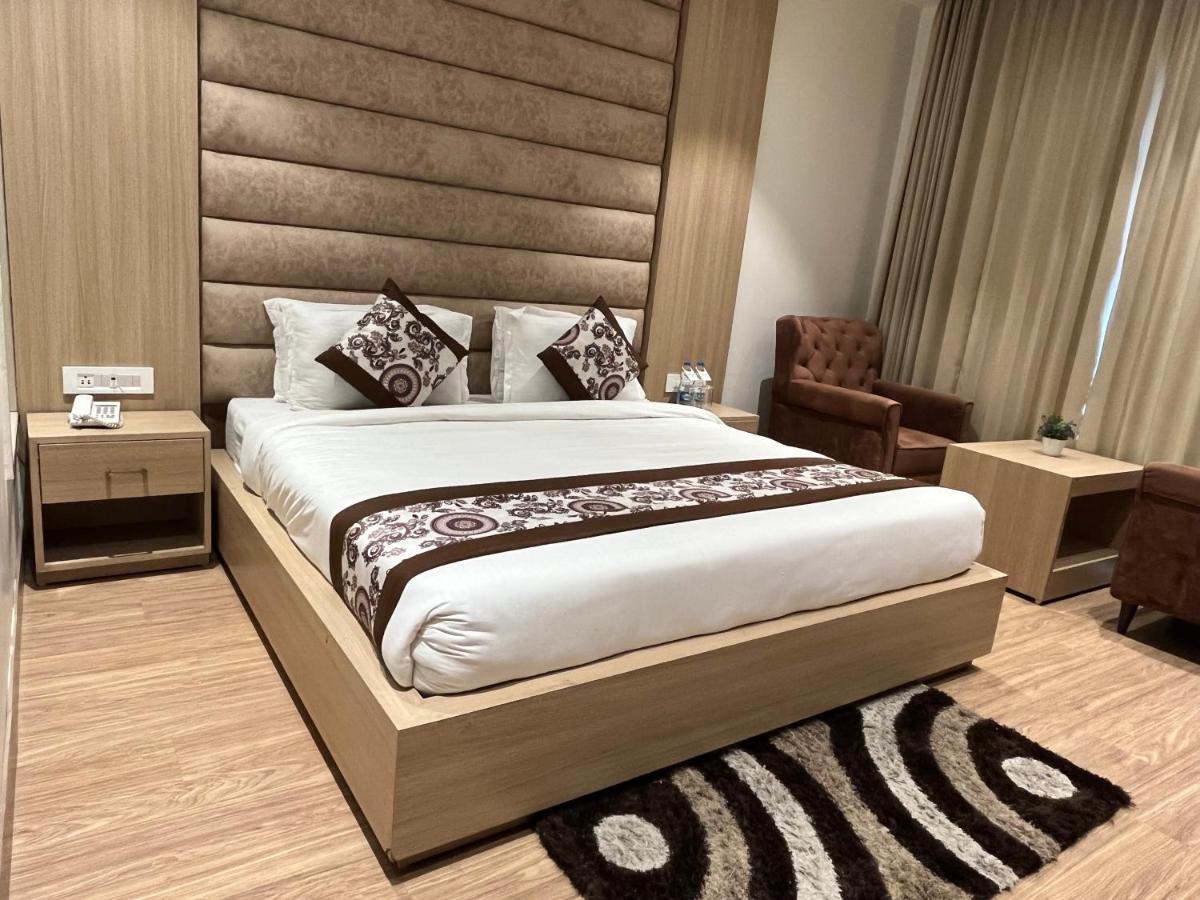 Rrv Hotel
