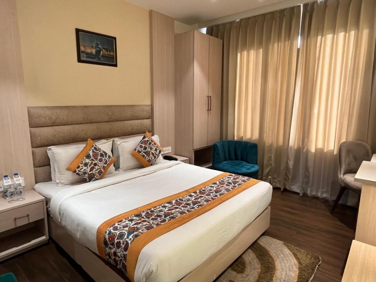Rrv Hotel