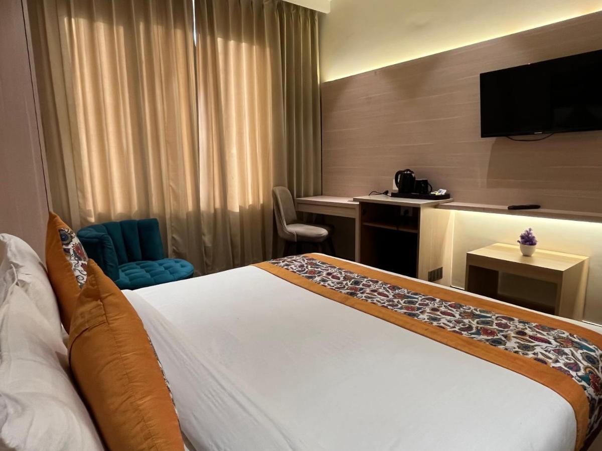 Rrv Hotel