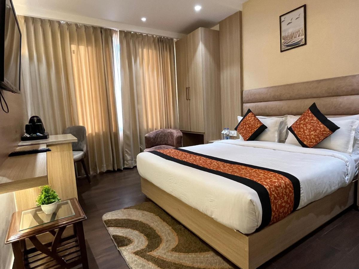 Rrv Hotel 4*
