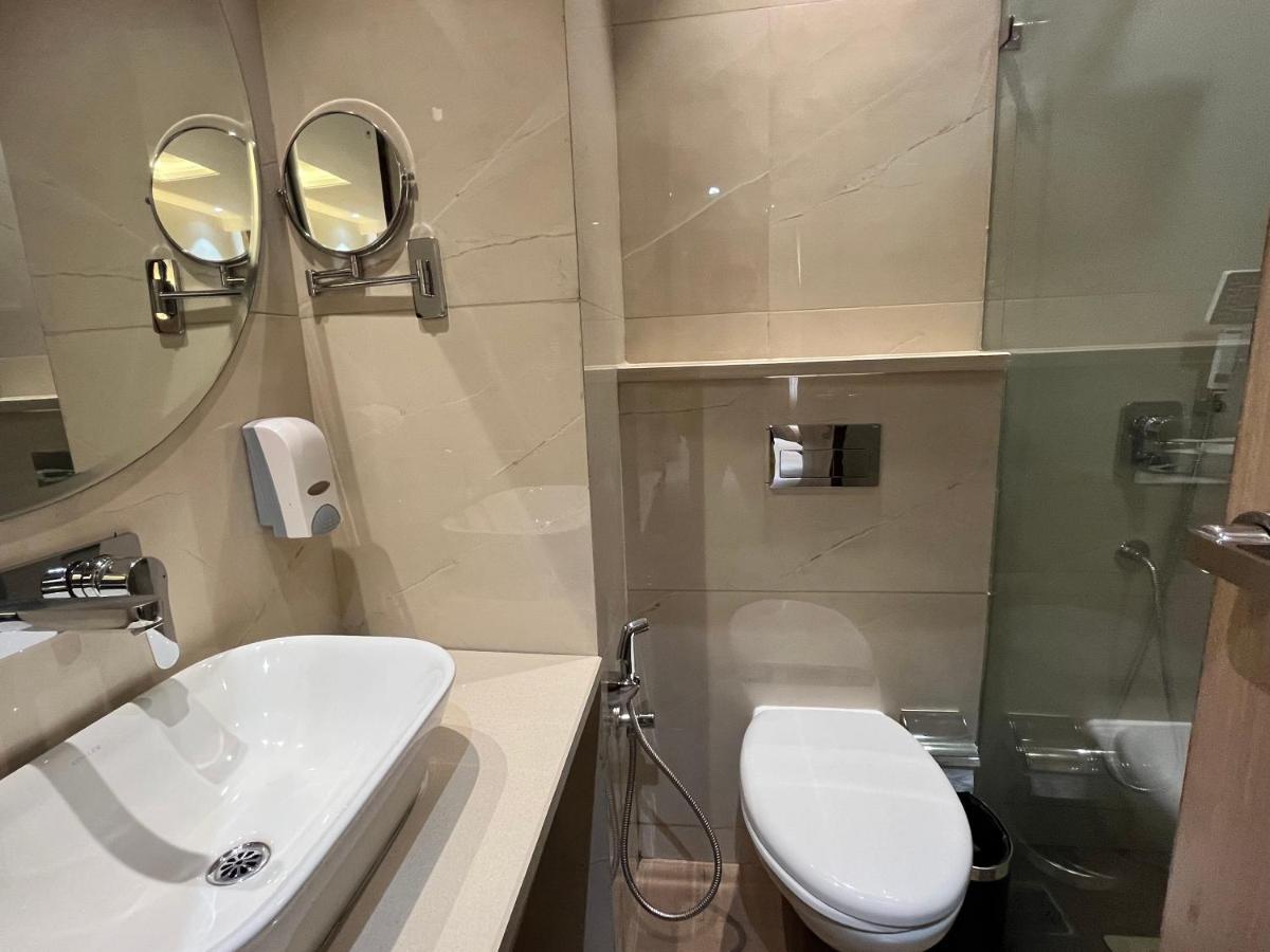Rrv Hotel