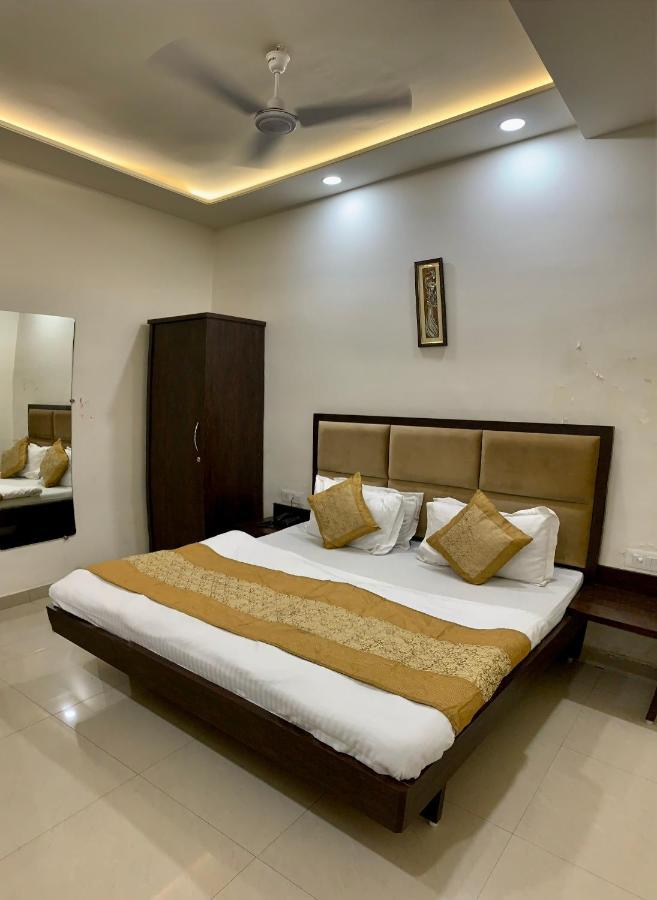 G R Residency Golden Temple Just 2 Mins Walking Distance From 2*