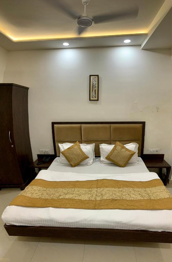Hotel G R Residency Golden Temple Just 2 Mins Walking Distance From