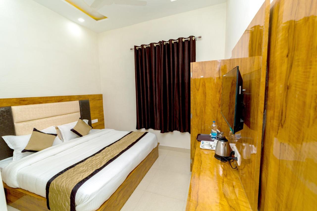 Chahal Residency Hotel 3*