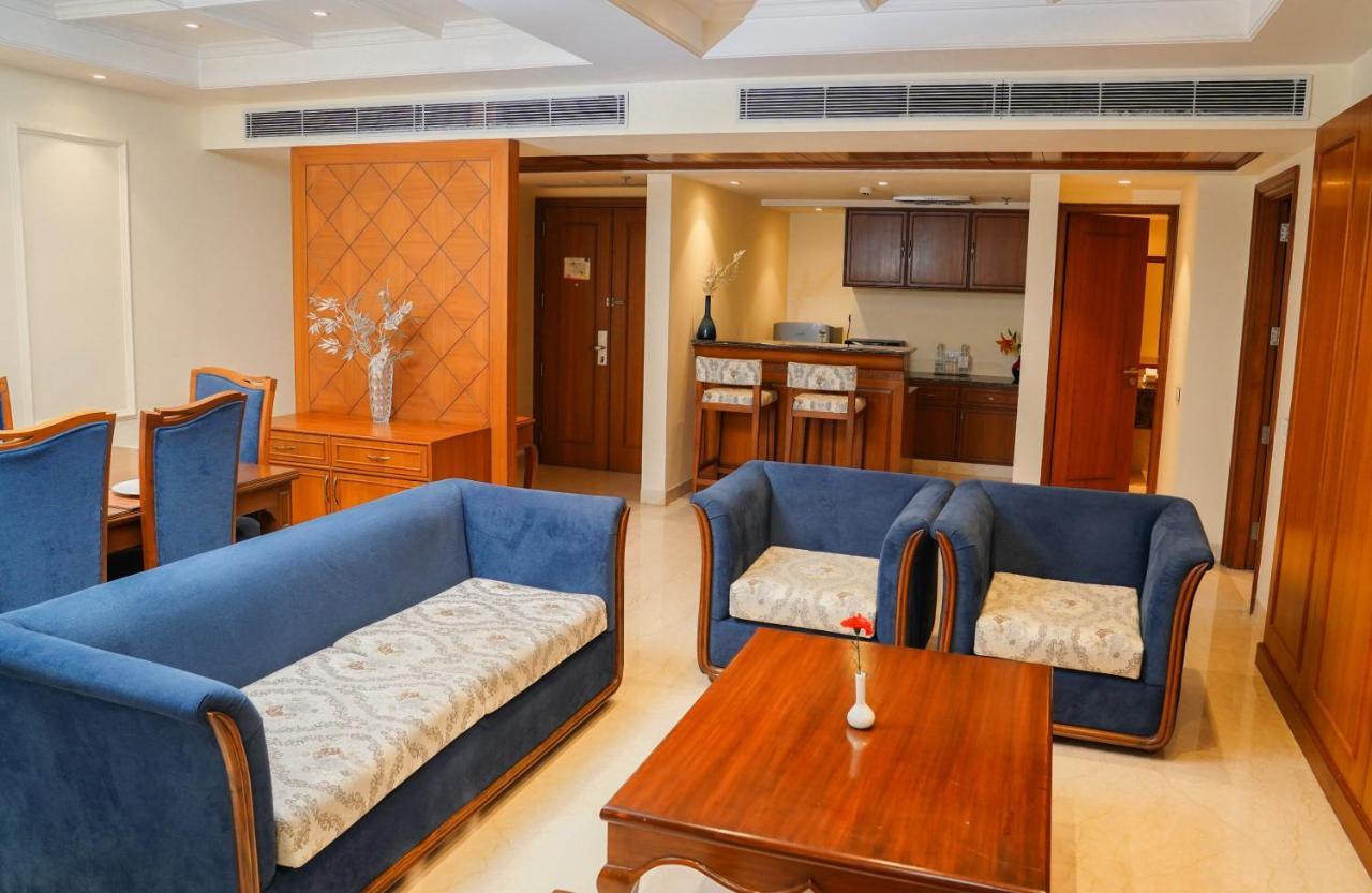 Golden Sarovar Portico 4*