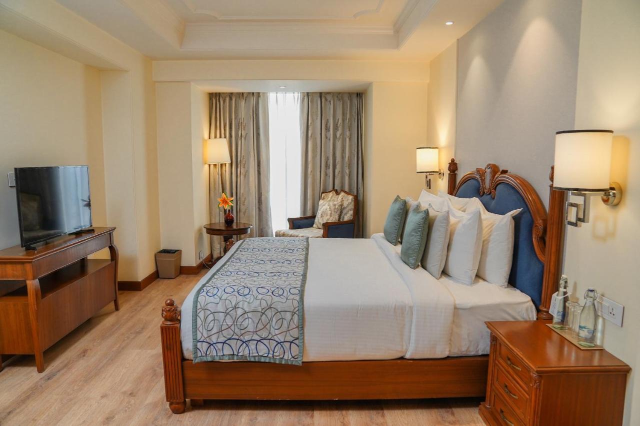 Hotel Golden Sarovar Portico