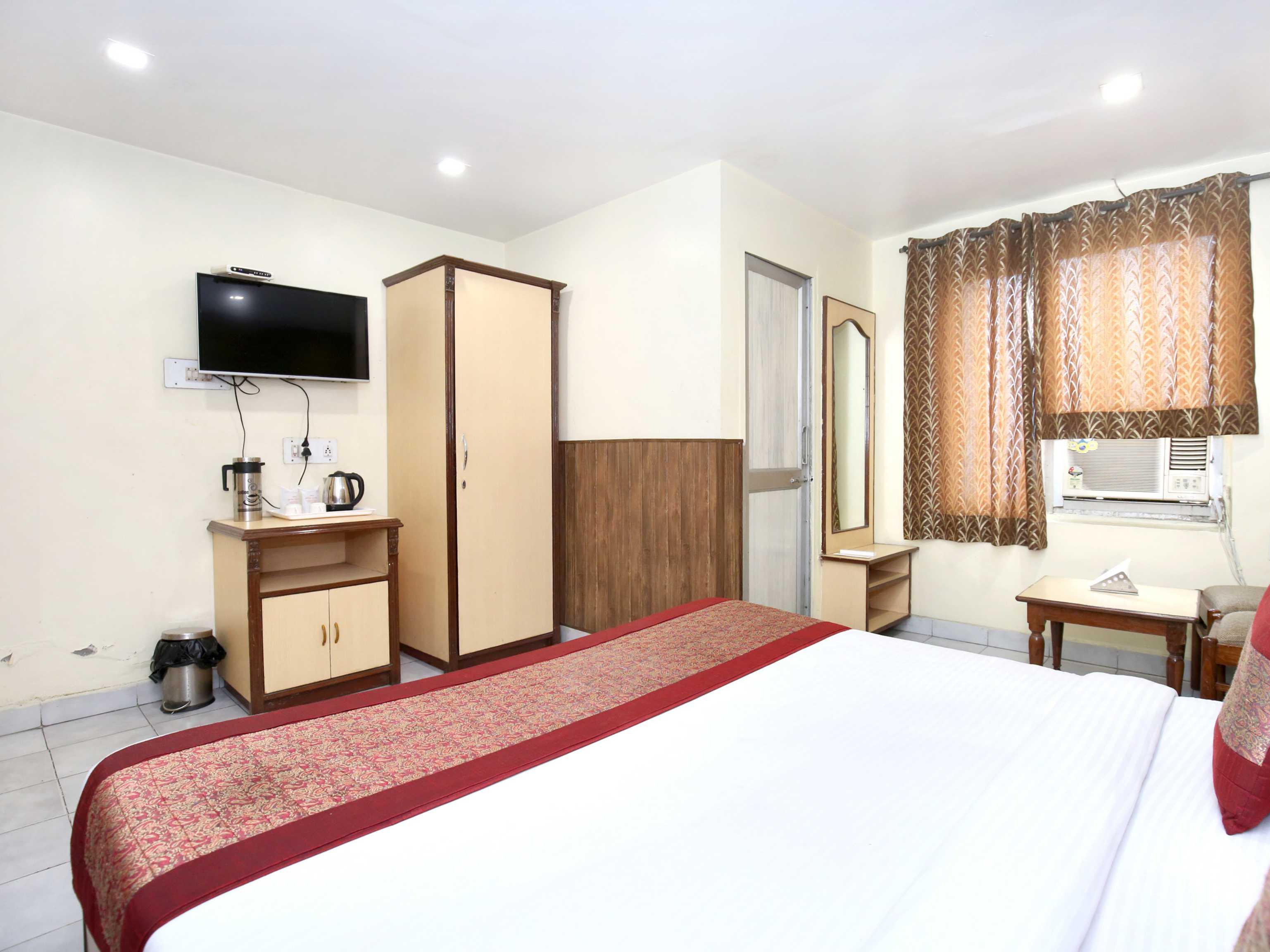 Oyo 7445 Residency 3*