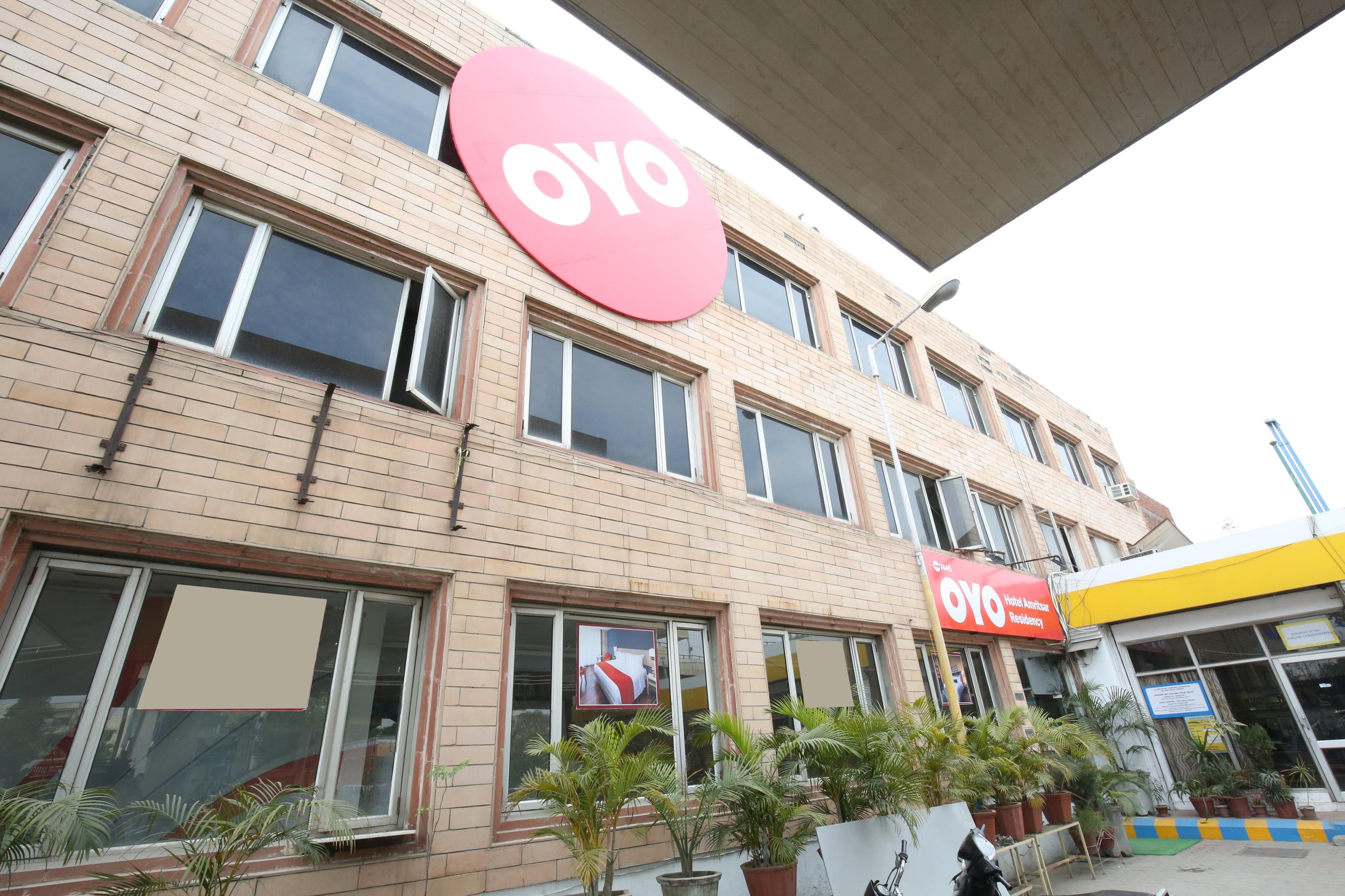 Oyo 7445 Residency Hotel 3*