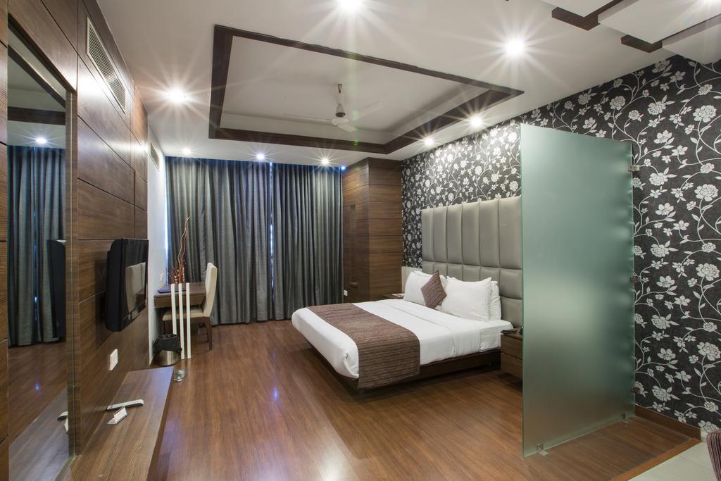 Narula's Aurrum Hotel