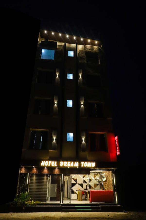 Dream Town By Cozy & Hotel
