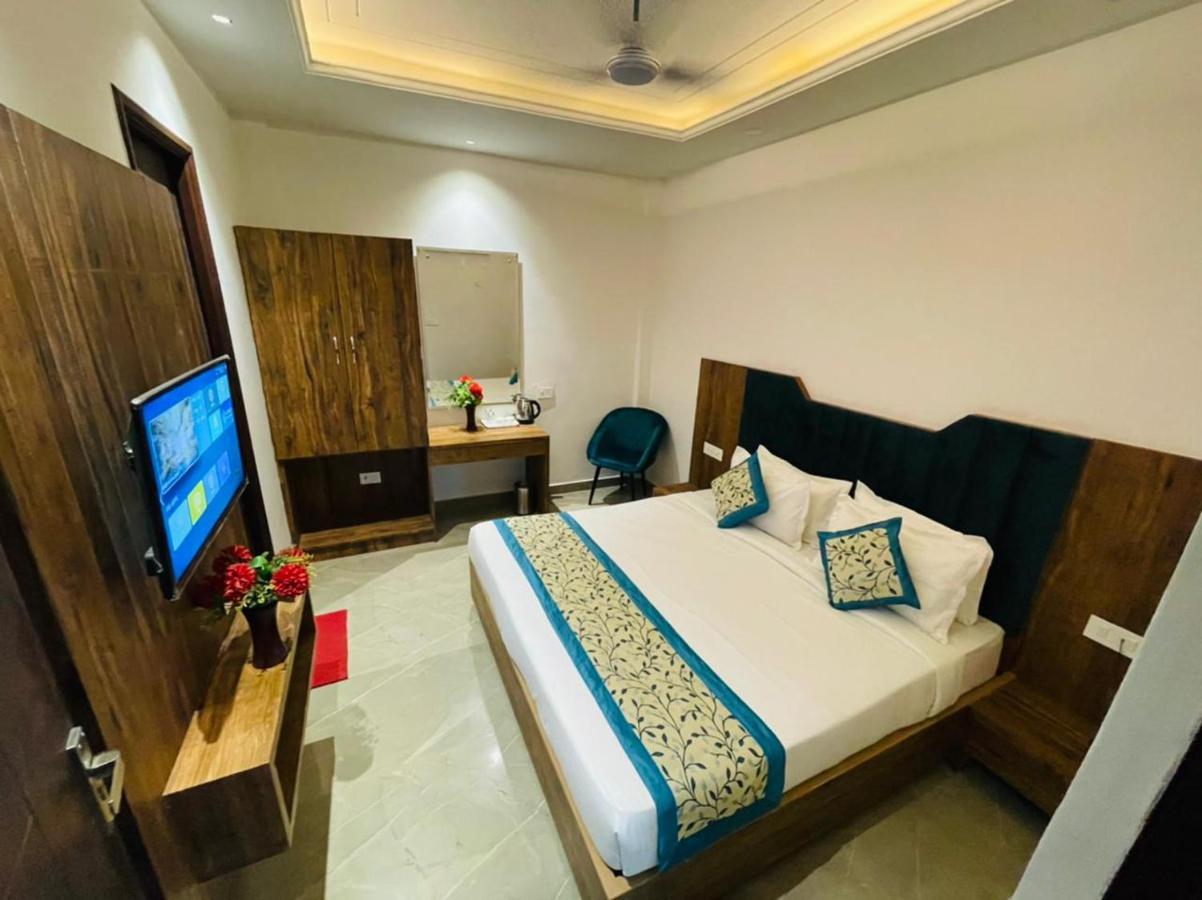 Dream Town By Cozy & Hotel Amritsar