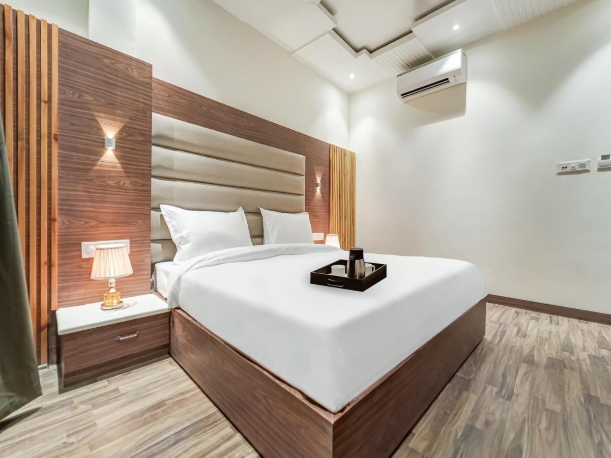 Oyo Townhouse 650 Aura Hotel
