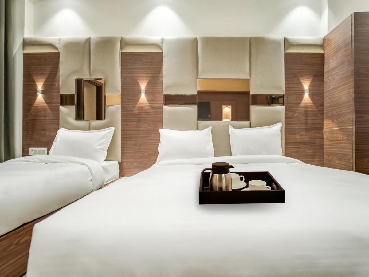 Oyo Townhouse 650 Aura Hotel 3*