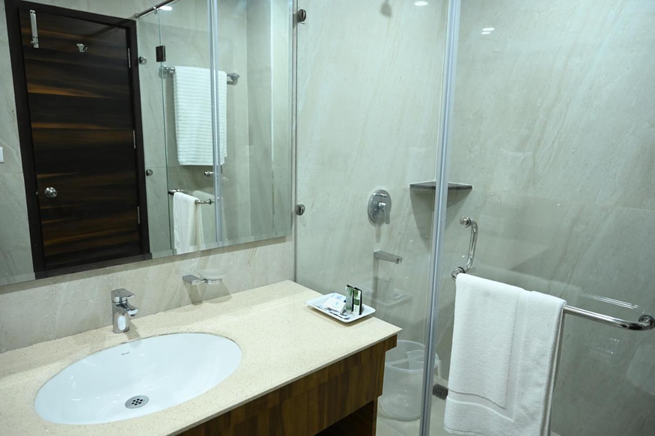 Lawrence Hotel 3*