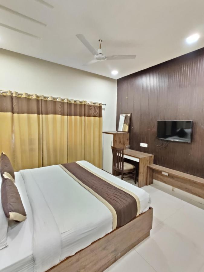 Raj Darbar - 10 Meter From Golden Temple Hotel